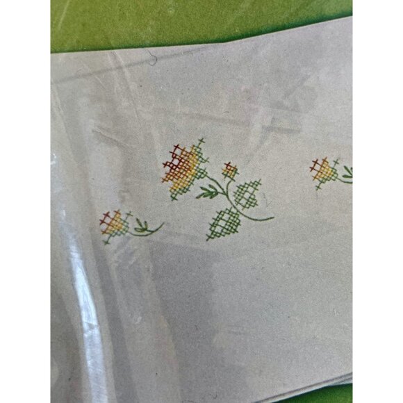 VIntage 1970s Bucillla Pair of Pillow Cases Floral Cross Stitch Embroidery Kit - Picture 6 of 8